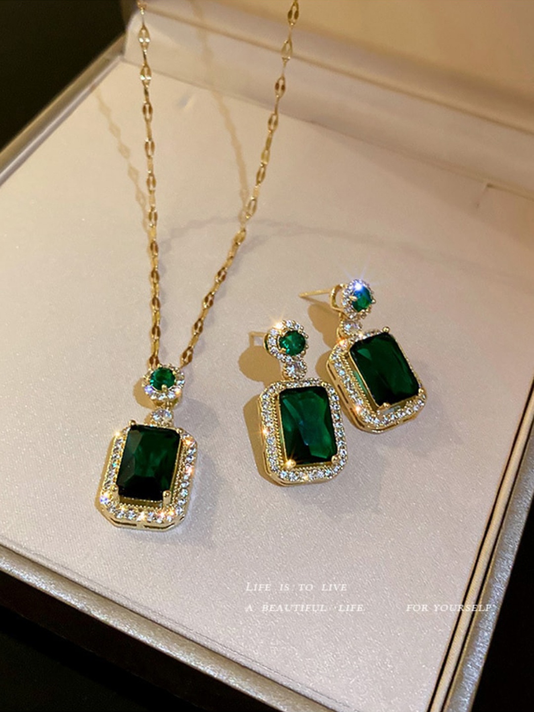

DressBerry Gold-Plated Stone-Studded Rectangle Shaped Pendant Jewellery Set