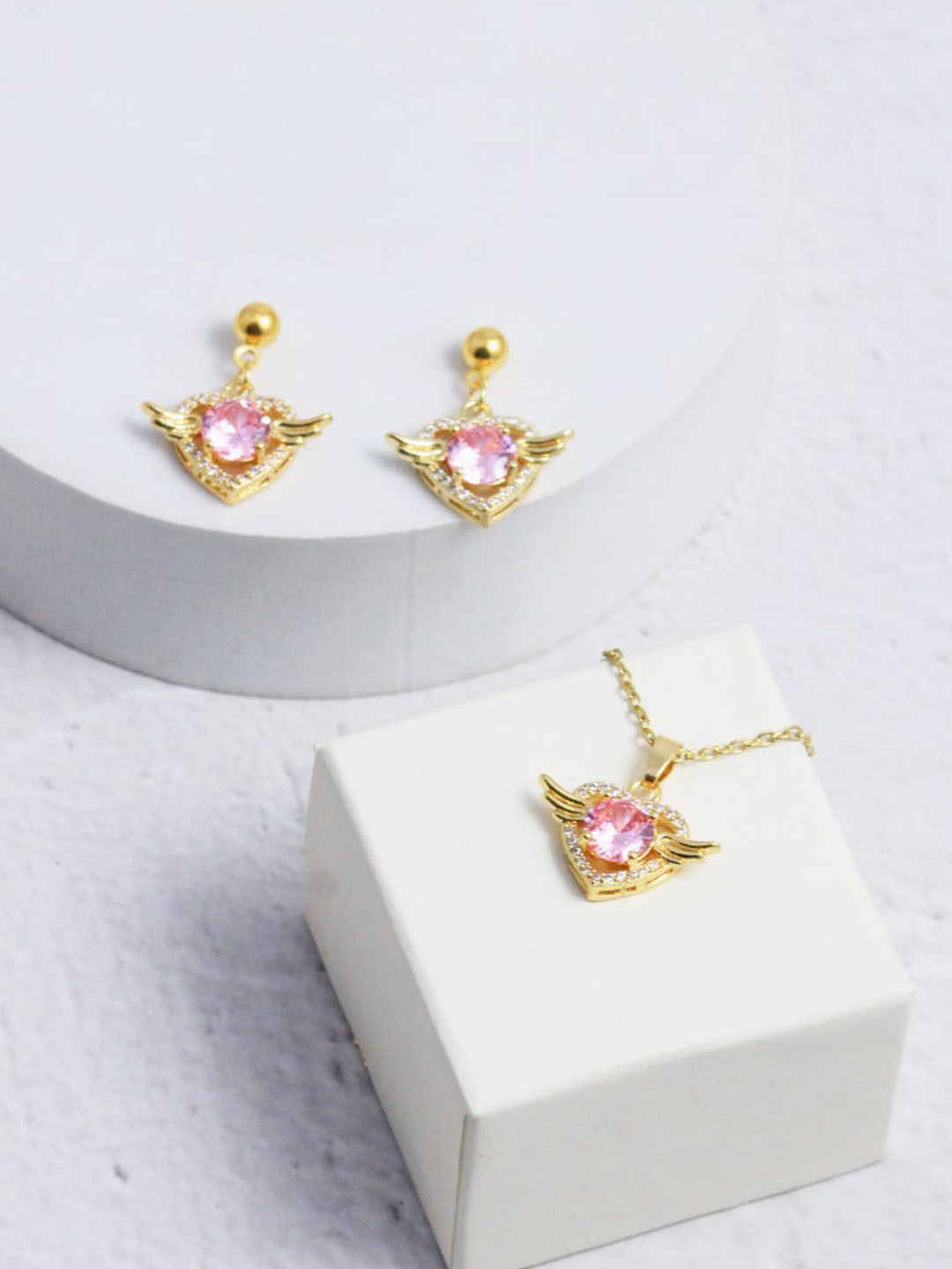 

DressBerry Gold-Plated Stone-Studded Angel-Heart Shaped Pendant Jewellery Set