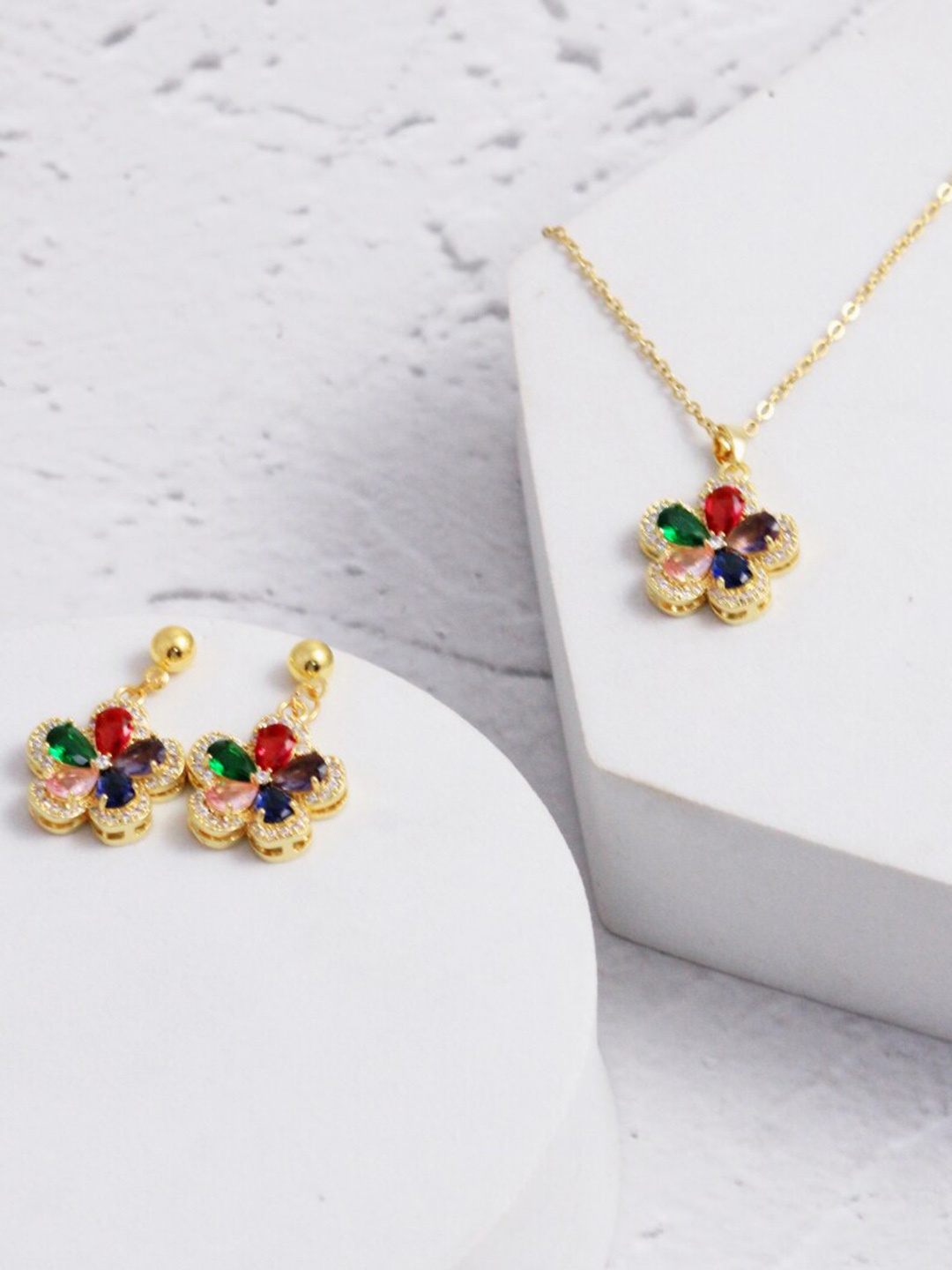 

DressBerry Gold-Plated Stone Studded Flower Shaped Pendant Jewellery Set