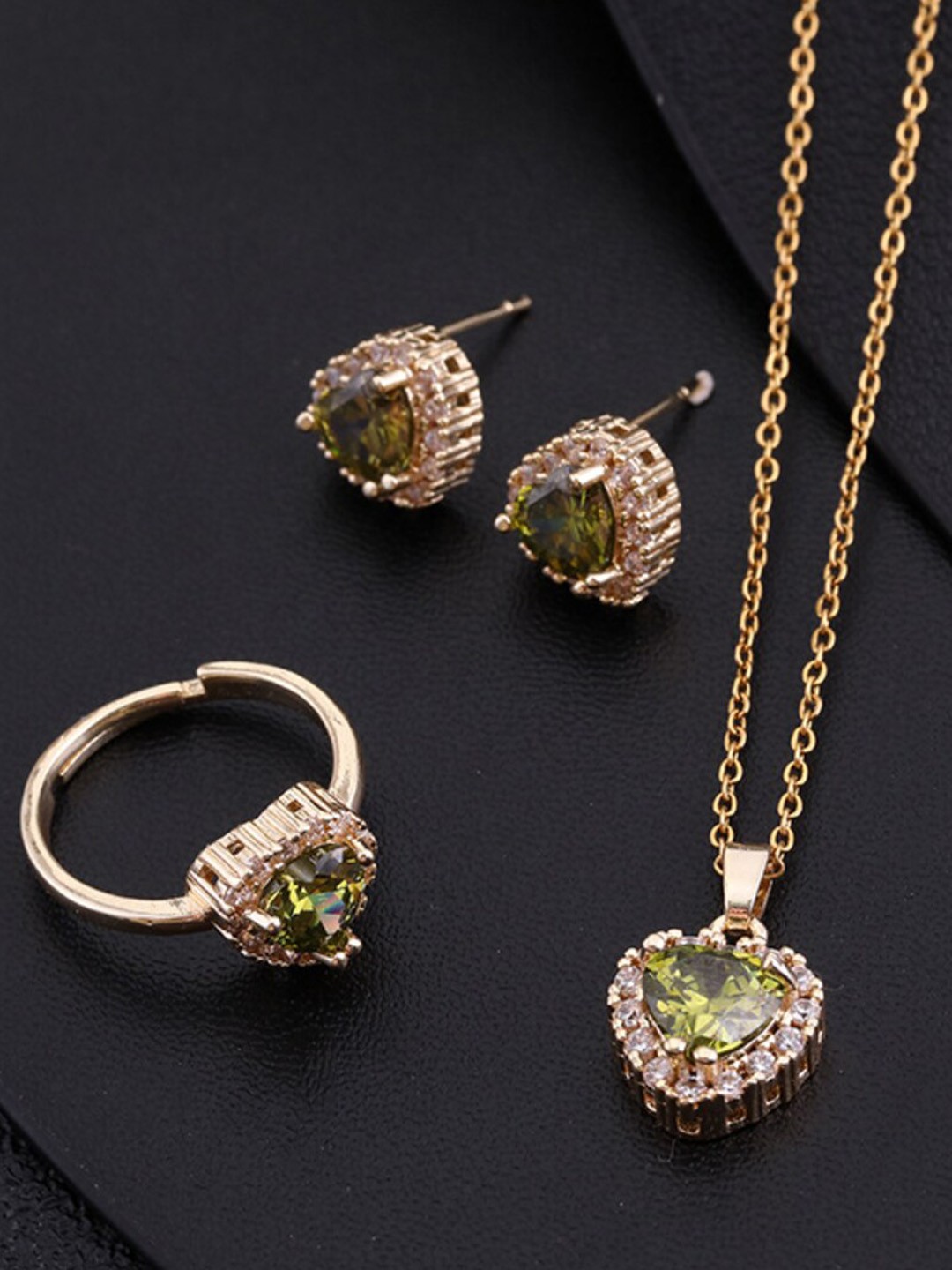 

DressBerry Gold-Plated Stone Studded Heart Shaped Pendant Jewellery Set