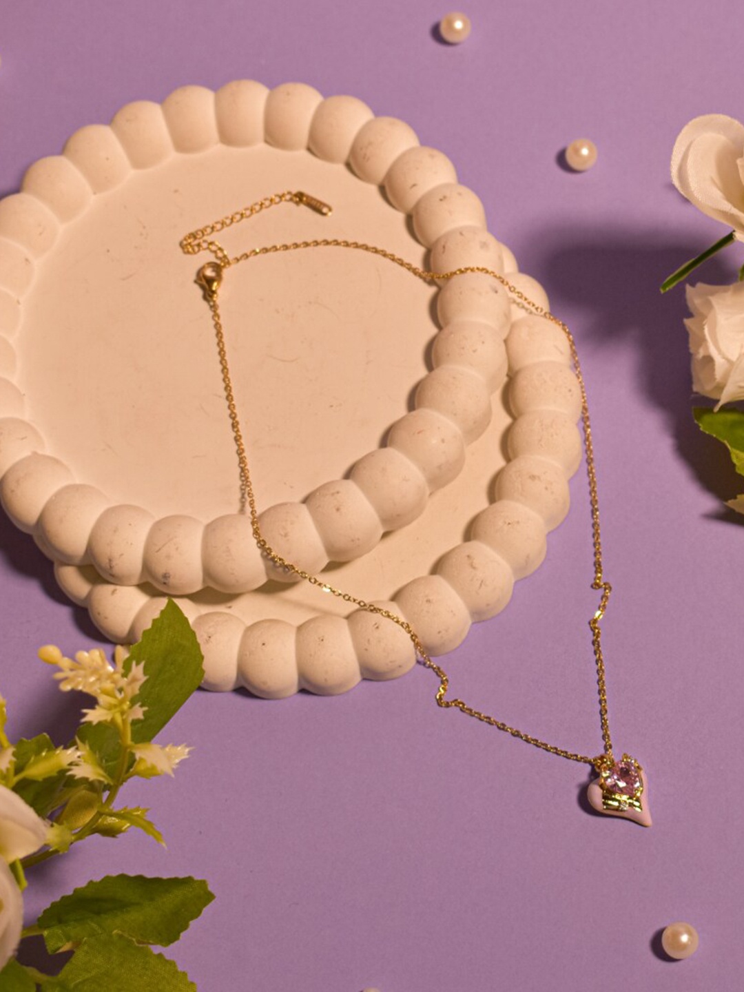 

DressBerry Heart Shaped Pendant With Chain, Gold