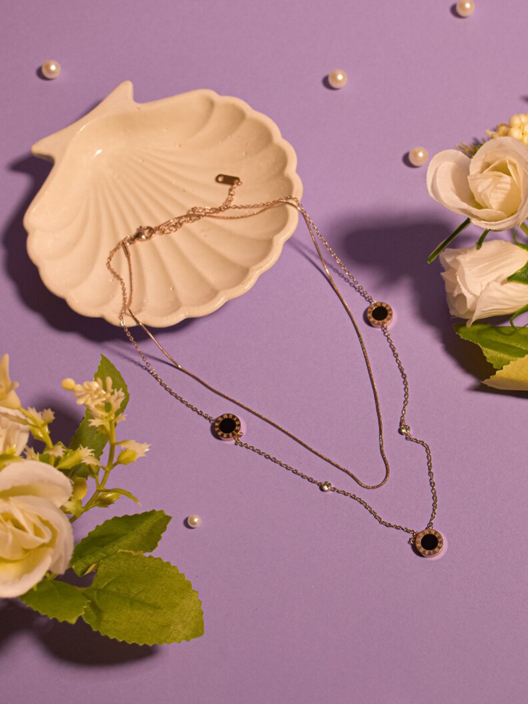

DressBerry Gold-Toned & Black Stone-Studded Chain