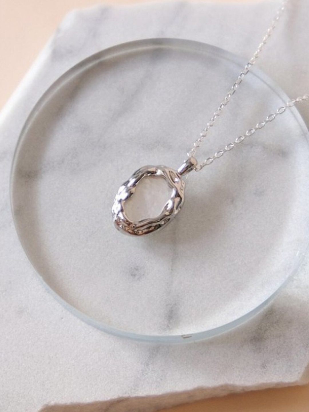 

DressBerry Oval Shaped Pendant With Chains, Silver