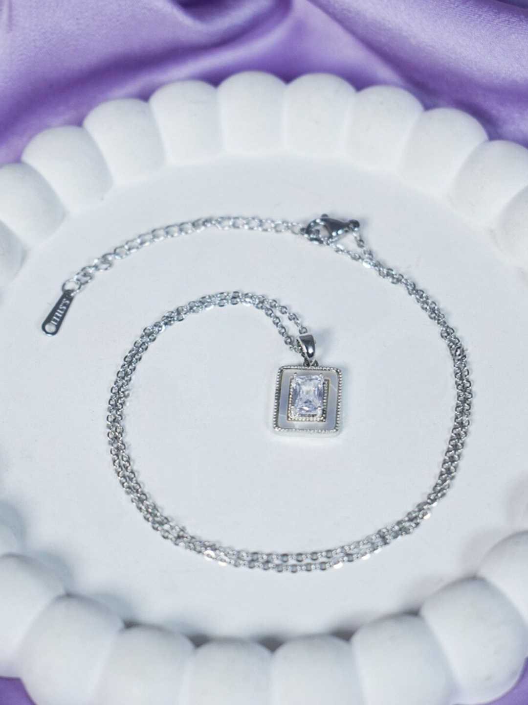 

DressBerry Silver-Toned Stone-Studded Chain