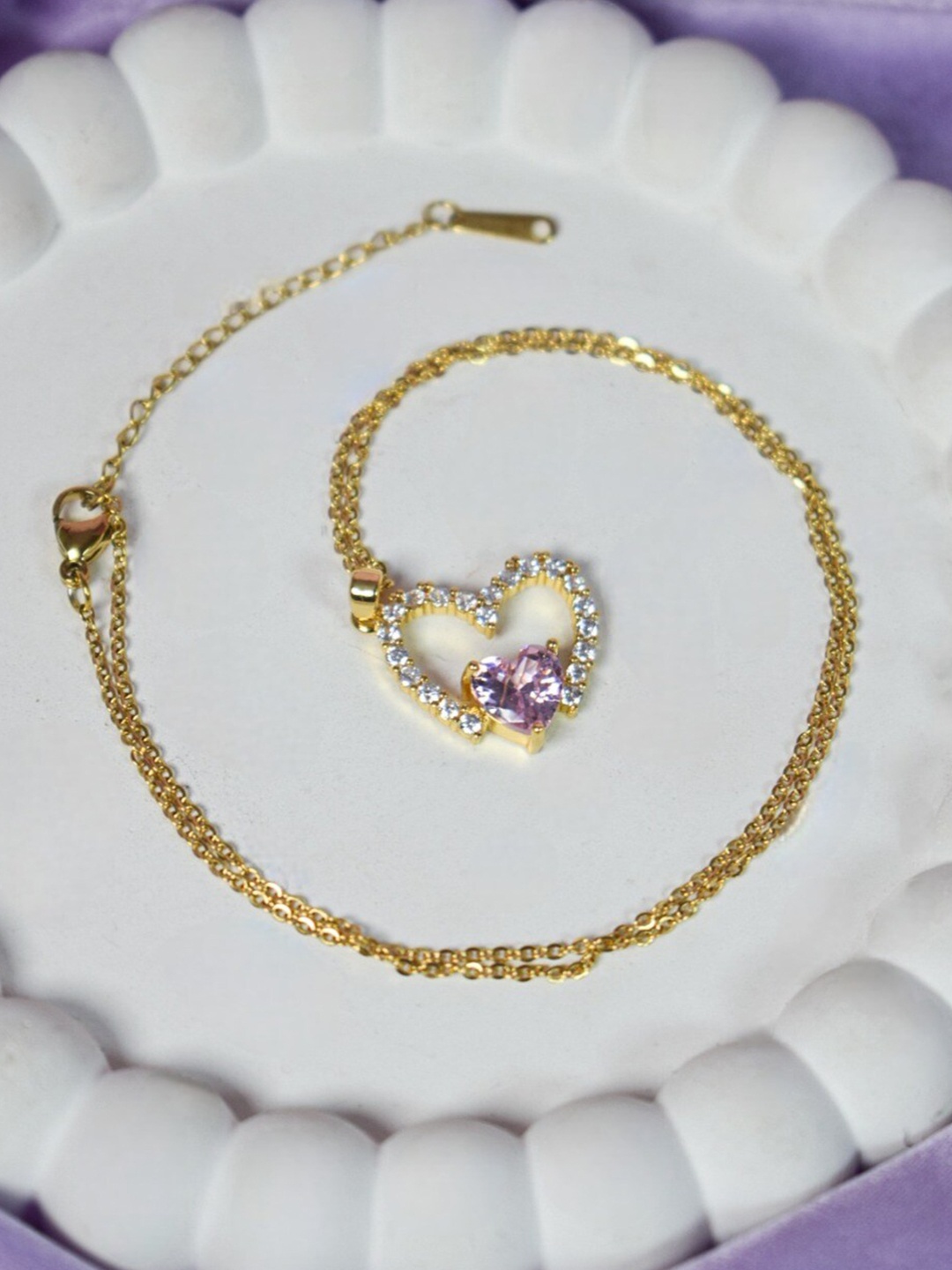

DressBerry Heart Shaped Pendants With Chain, Gold