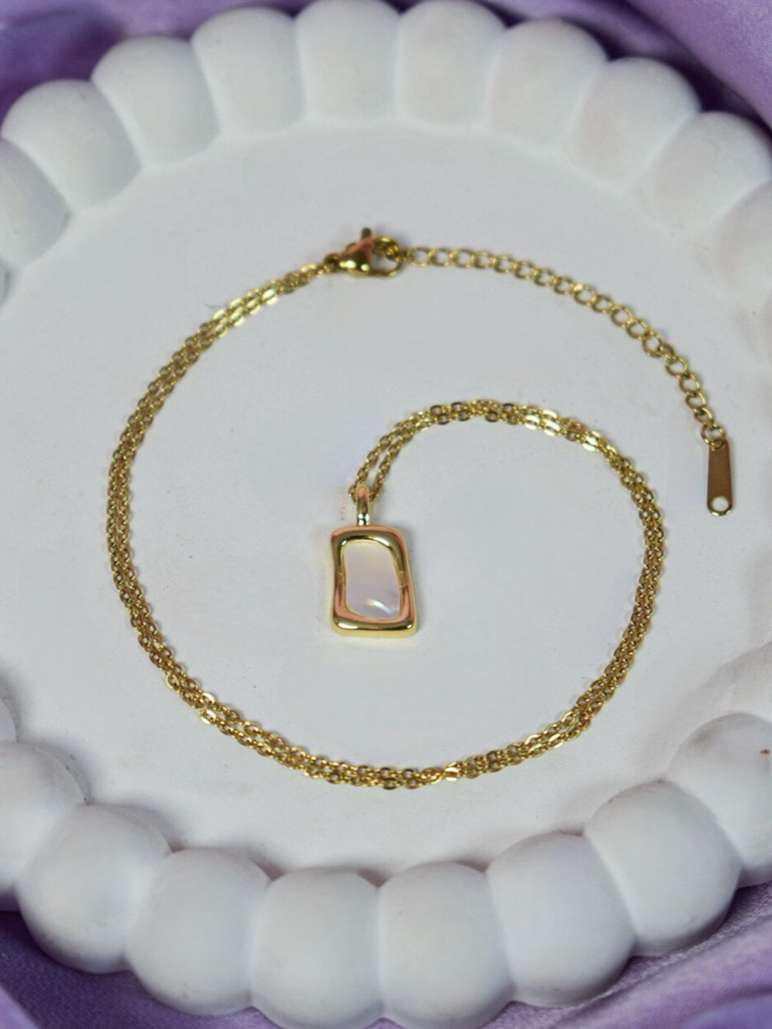 

DressBerry Gold Toned Stainless Steel Pendant with Chain