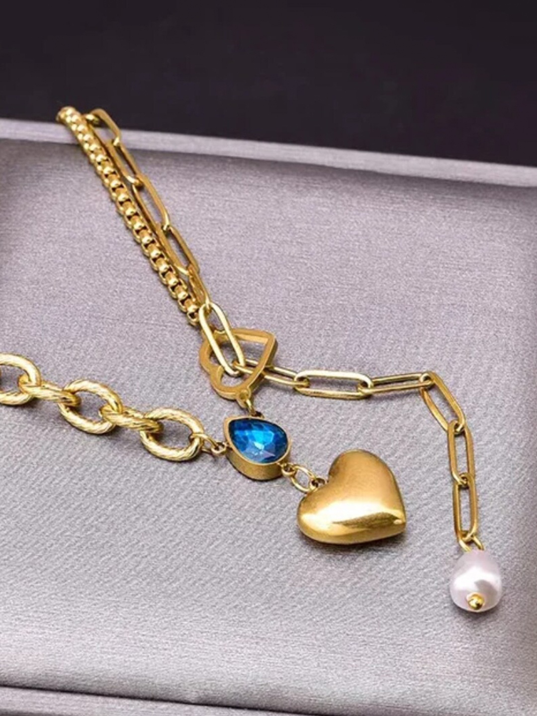 

DressBerry Gold Toned Minimal Necklace