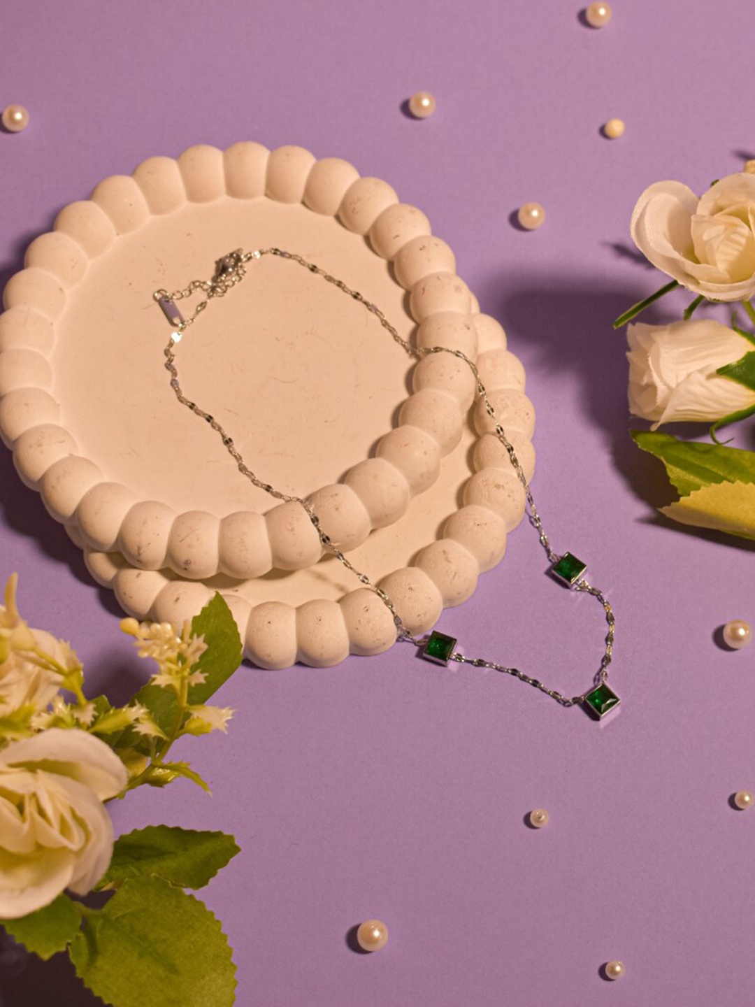 

DressBerry Silver Toned Minimal Emerald Necklace