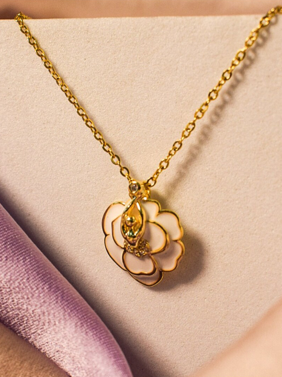 

DressBerry Gold Toned Stainless Steel Necklace