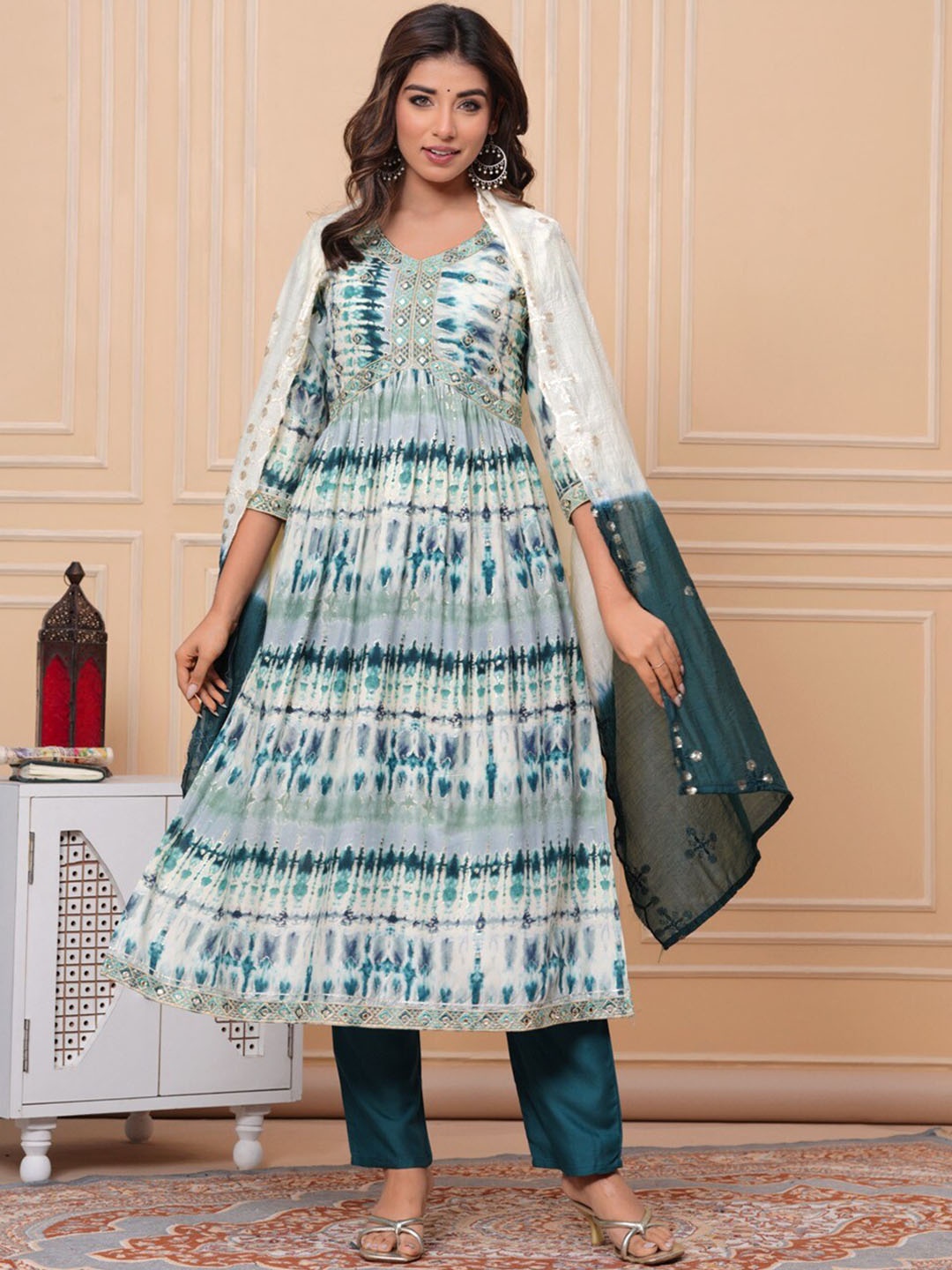 

UNISETS Abstract Printed Kurta & Trousers With Dupatta, Teal