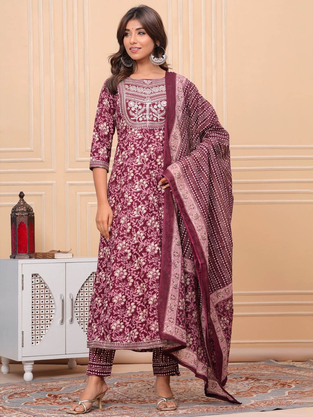 

UNISETS Floral Printed Embroidered Kurta & Trousers With Dupatta, Burgundy