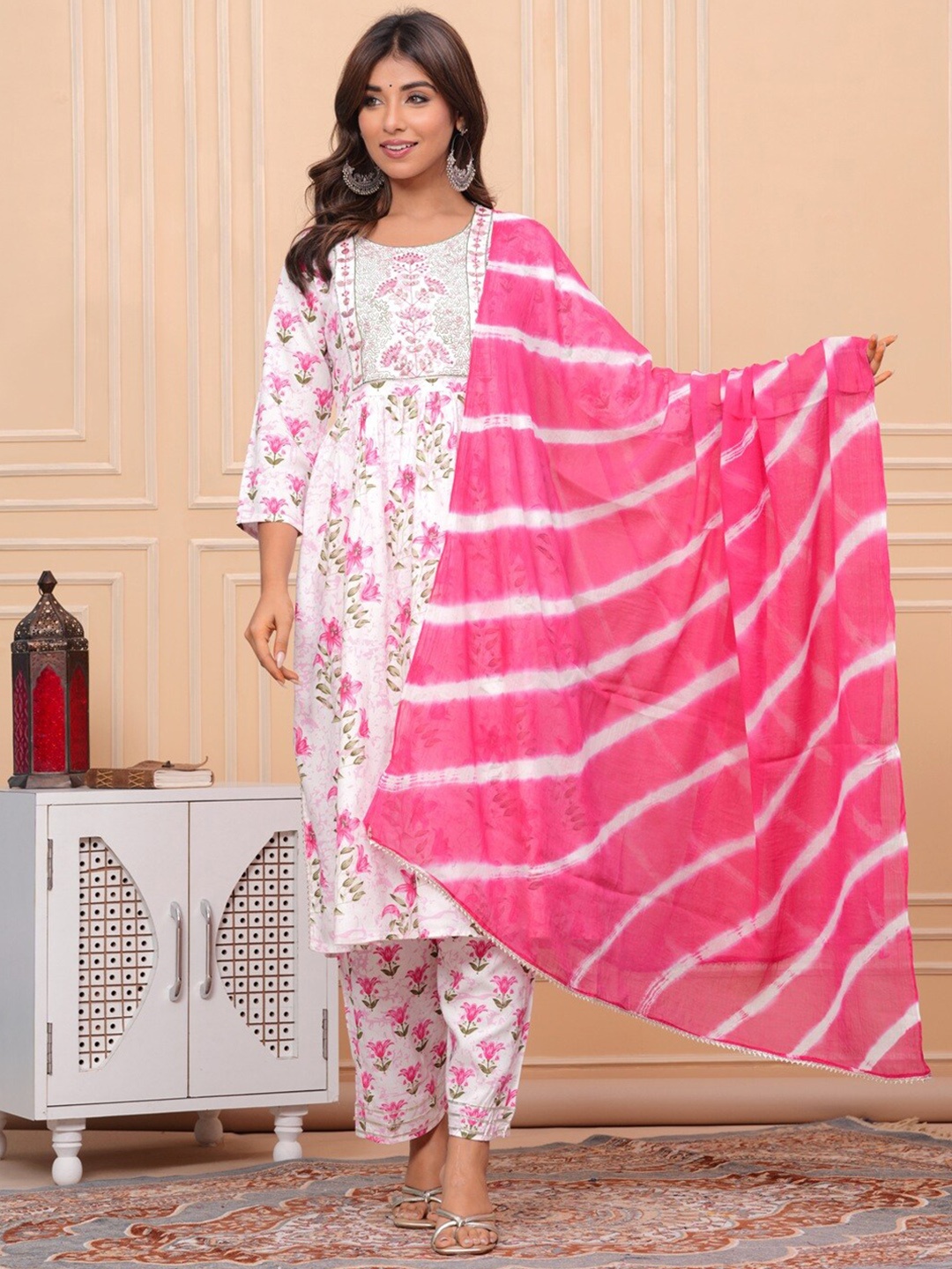 

UNISETS Floral Printed Kurta & Trousers With Dupatta, Pink