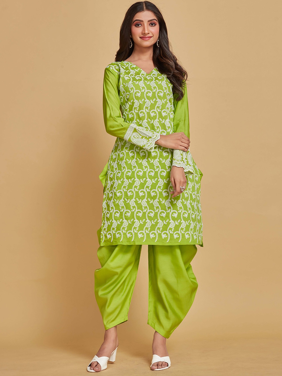 

Sangria Green Floral Embroidered Pure Cotton Straight Kurta & Dhoti Pant
