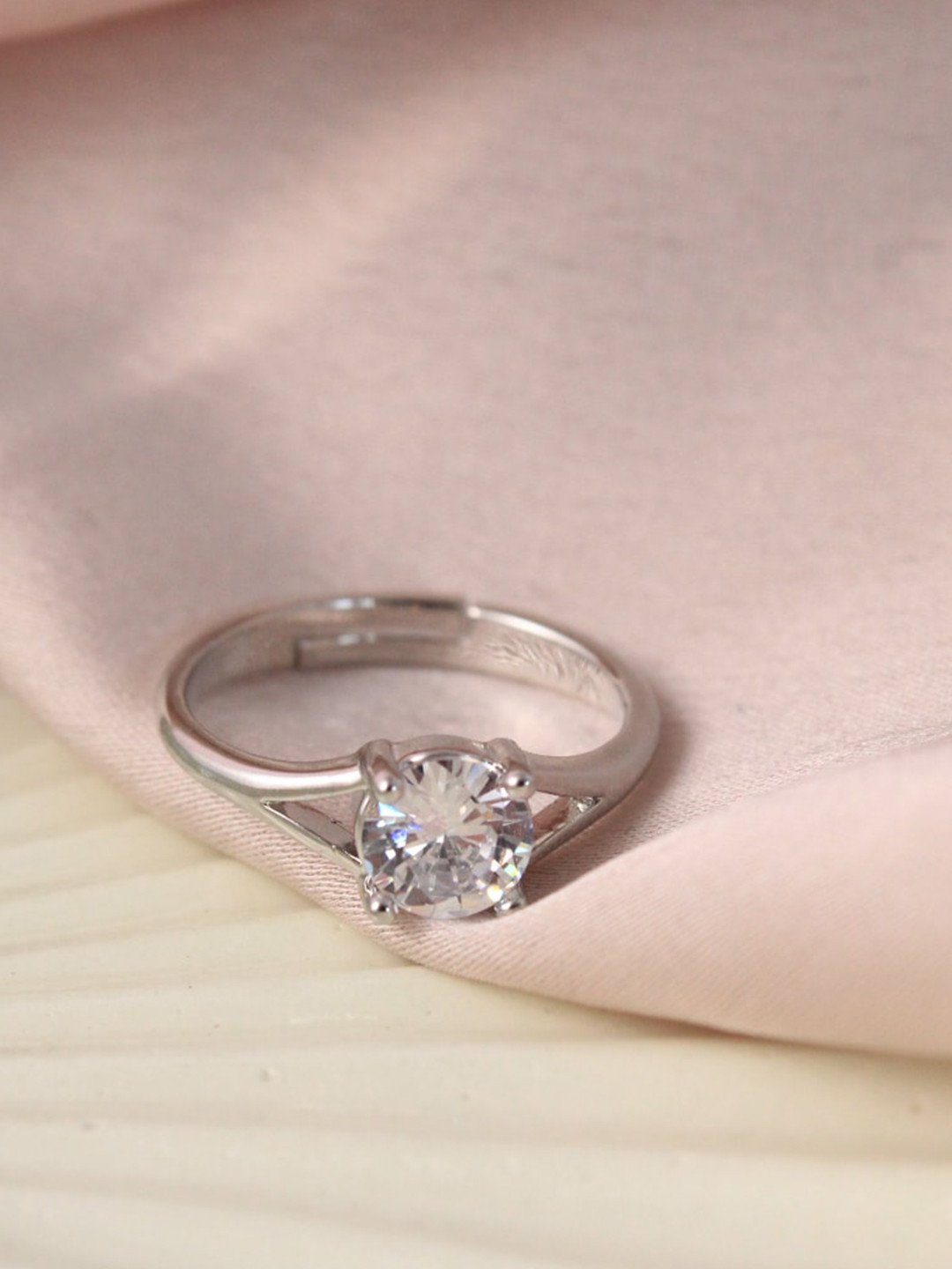 

DressBerry Finger Ring, Silver