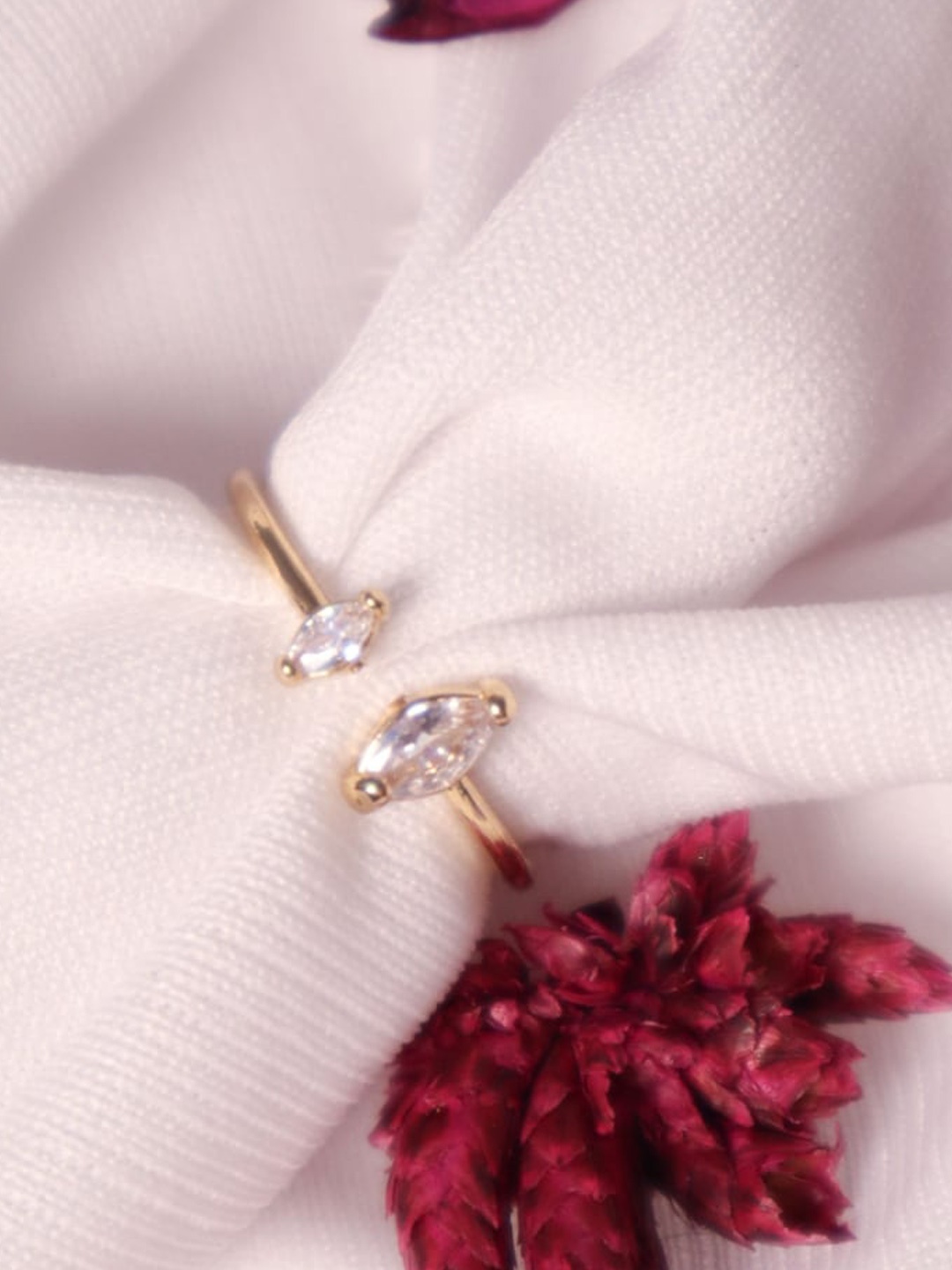 

DressBerry Rose Gold Alloy Finger Ring