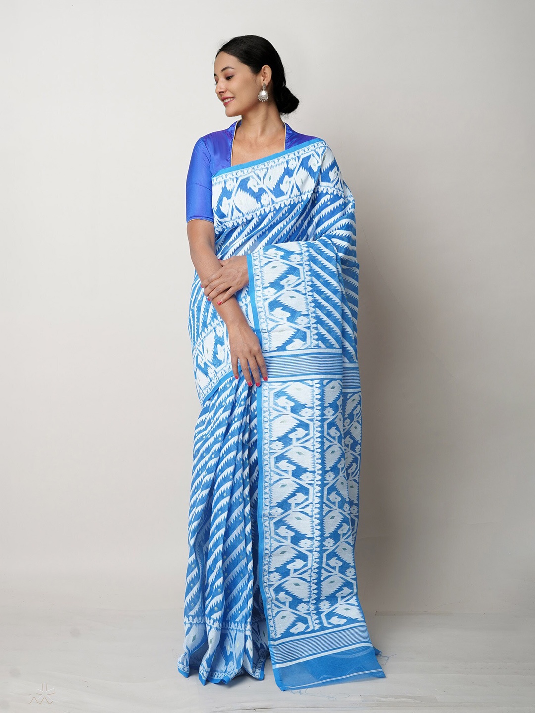 

Unnati Silks Striped Pure Cotton Jamdani Saree, Blue