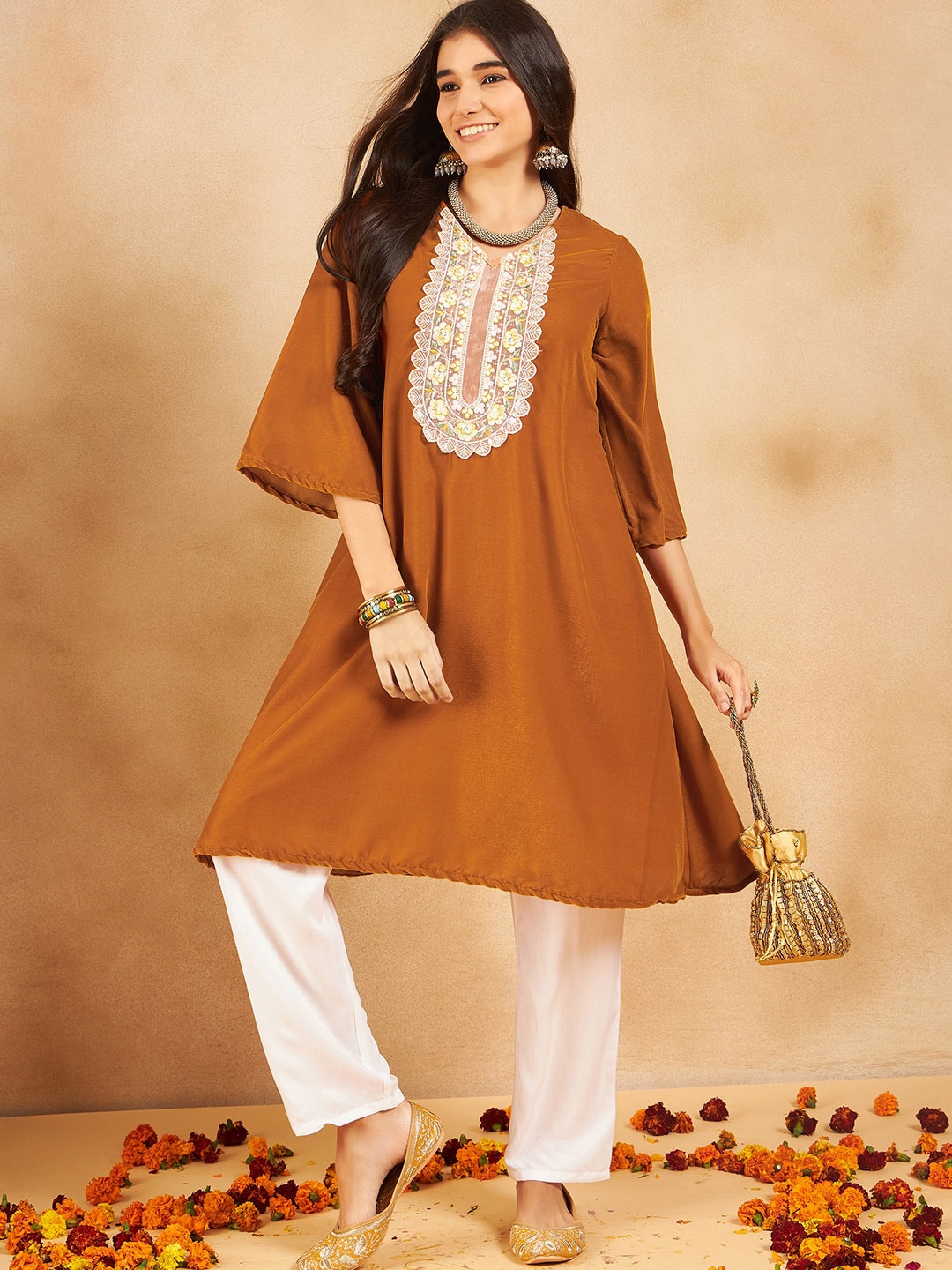 

InWeave Ethnic Motifs Yoke Design Regular Velvet Kurta with Trousers, Brown