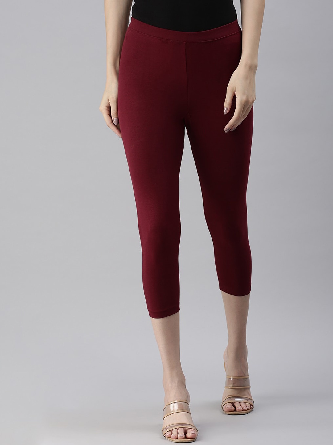 

Kryptic Mid-Rise Three-Fourth Length Stretchable Cotton Leggings, Maroon