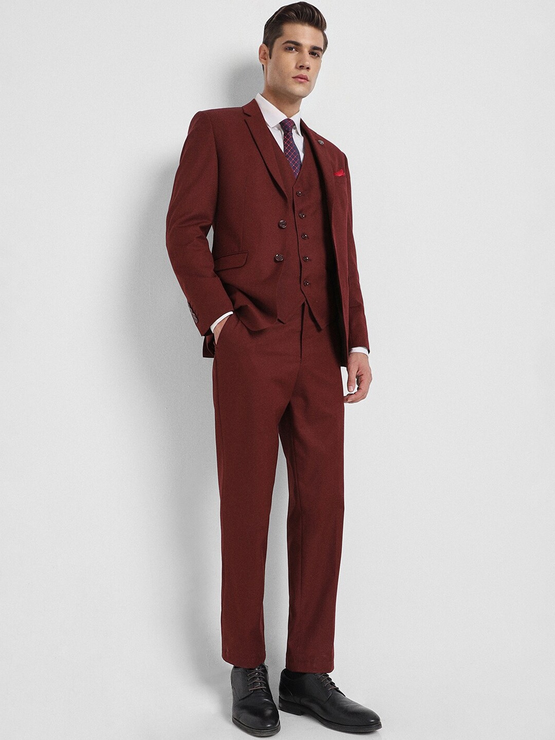

Allen Solly Notched Lapel Collar Single-Breasted Slim-Fit 3-Piece Suit, Maroon