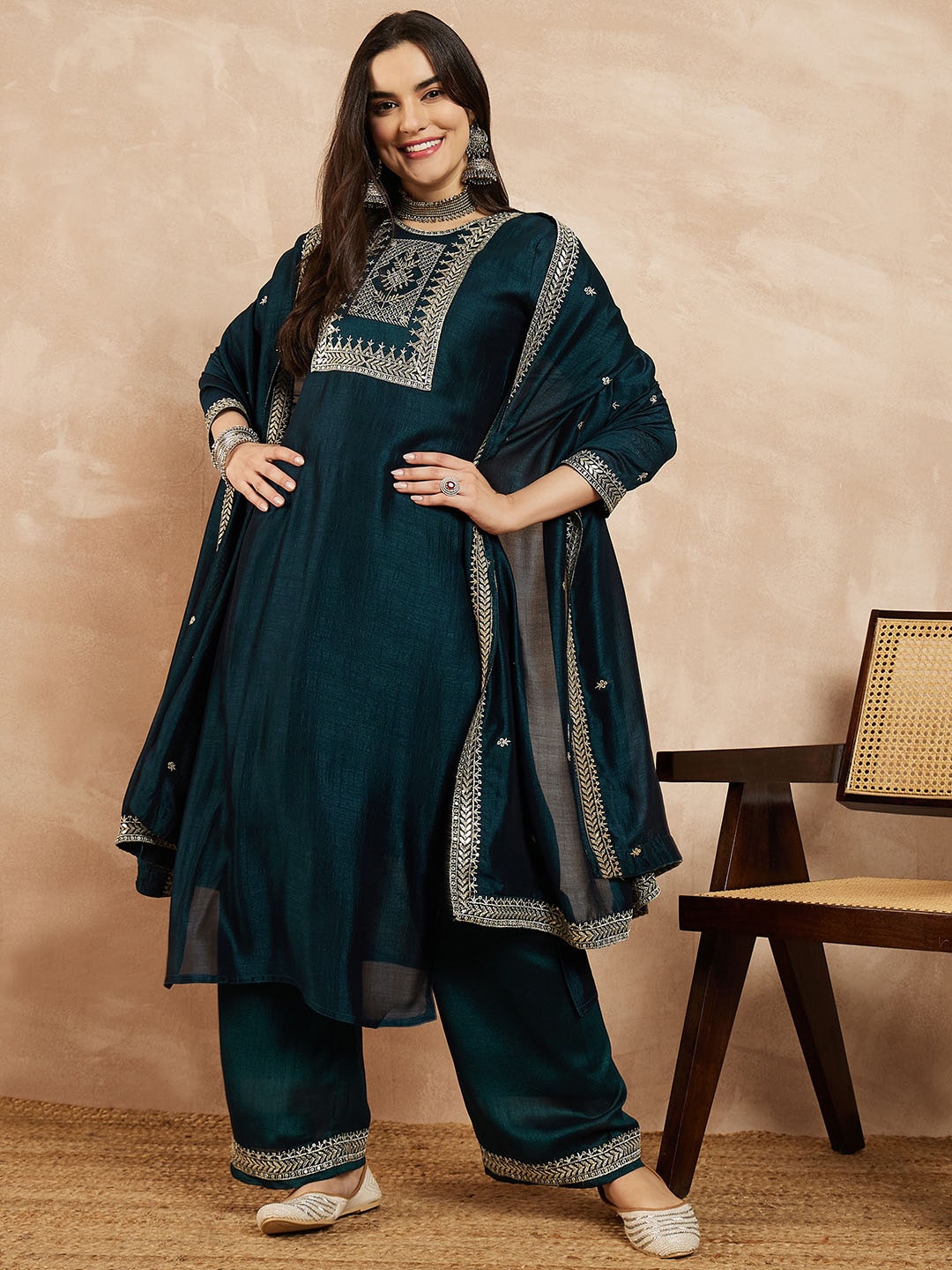 

SERONA FABRICS Floral Yoke Designed Regular Sequinned Pure Silk Kurta Set, Teal