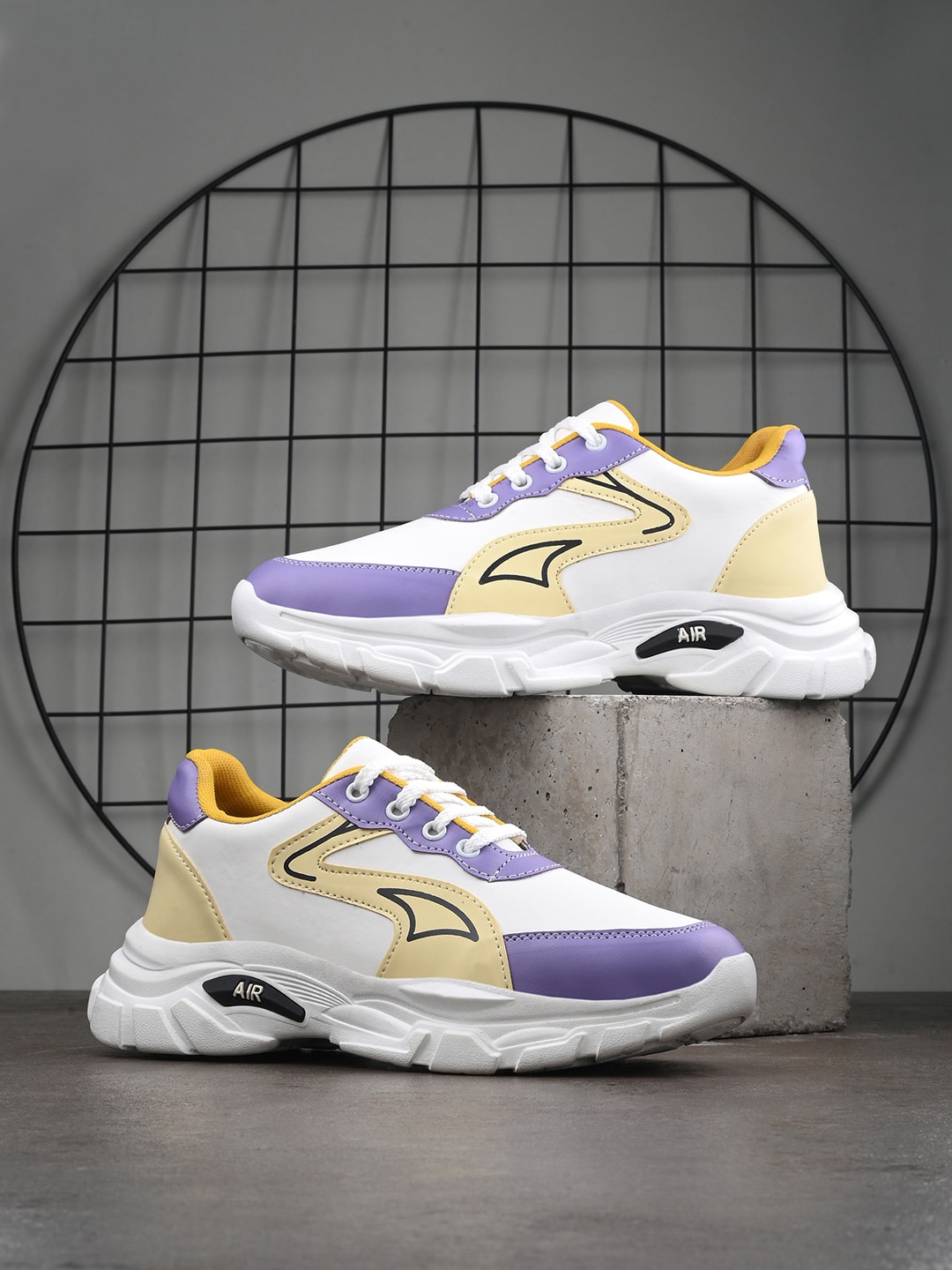 

The Roadster Lifestyle Co. Women Colourblocked Lightweight Sneakers, White