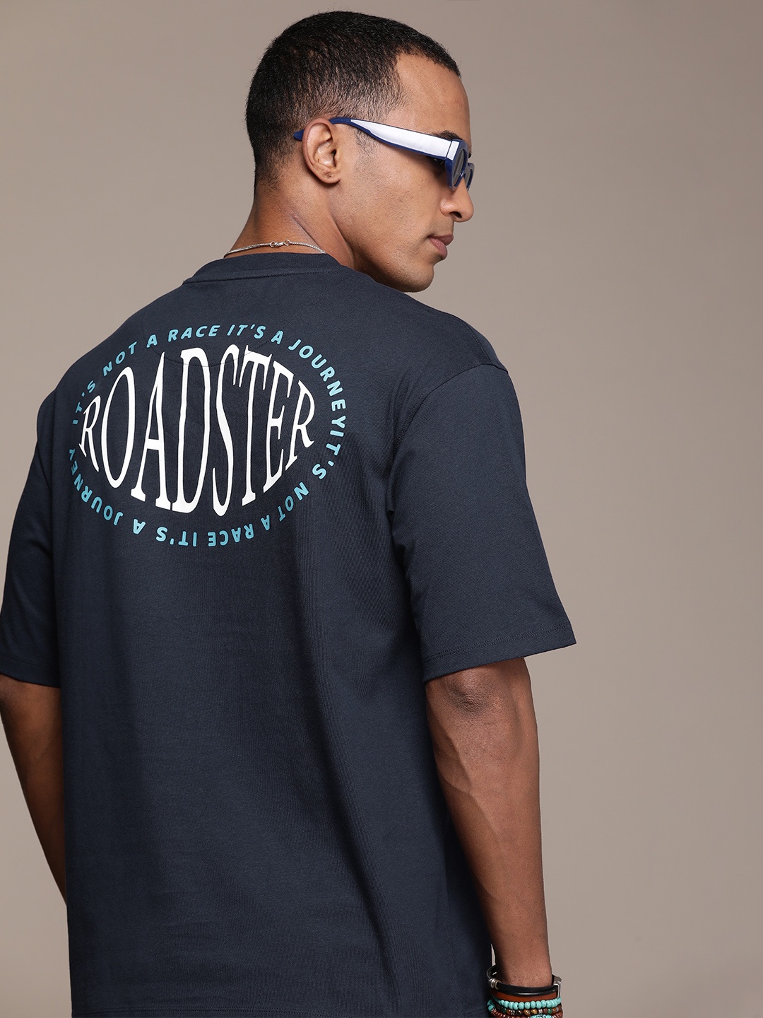 

Roadster Men Typography Printed Drop-Shoulder Sleeves Pure Cotton T-shirt, Navy blue