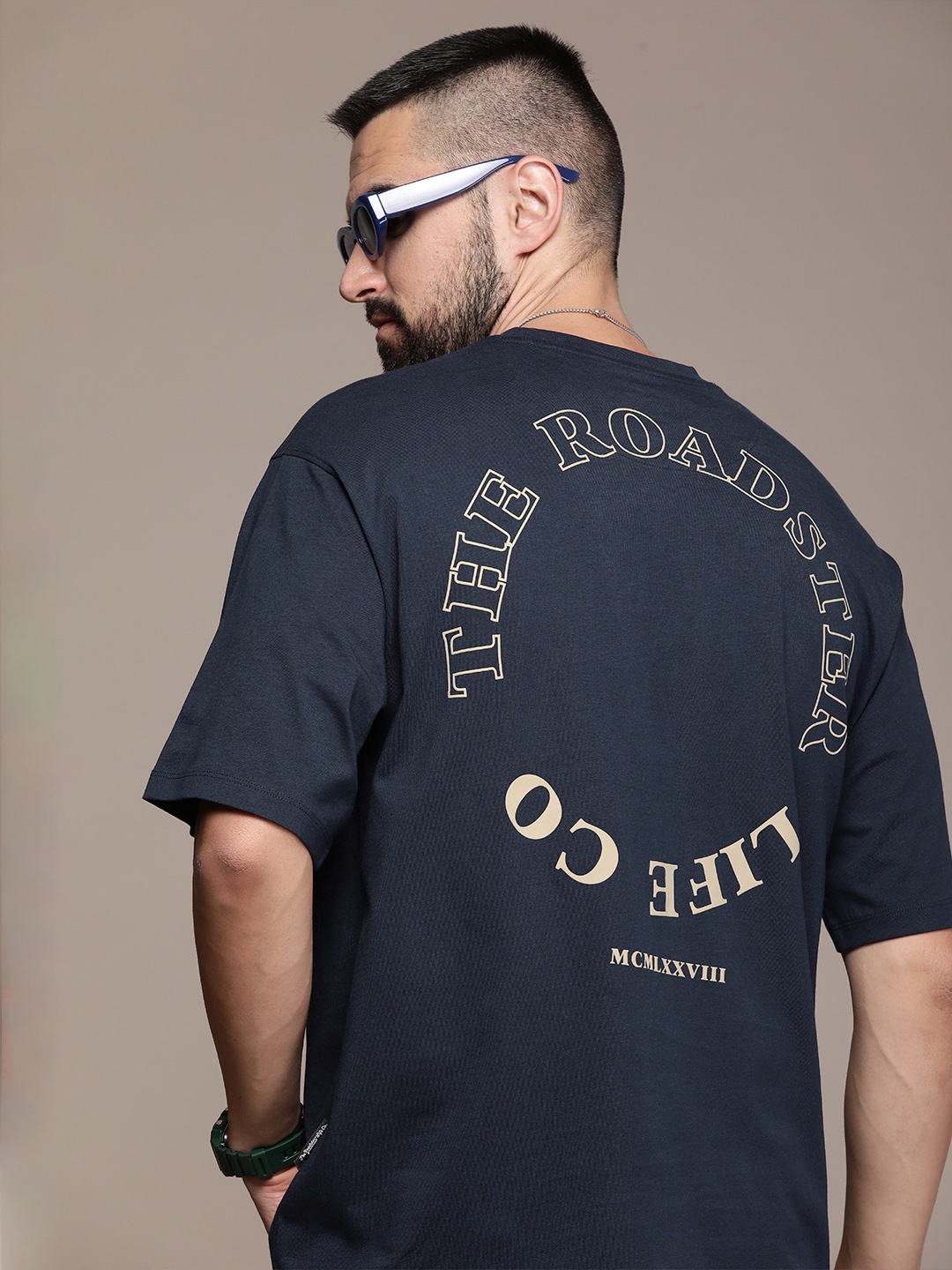 

Roadster Men Typography Printed Drop-Shoulder Sleeves Pure Cotton T-shirt, Navy blue