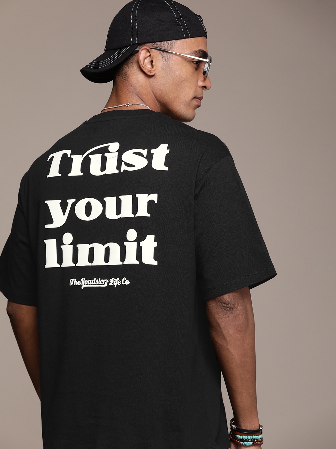 

Roadster Men Typography Printed Drop-Shoulder Sleeves Pure Cotton T-shirt, Black