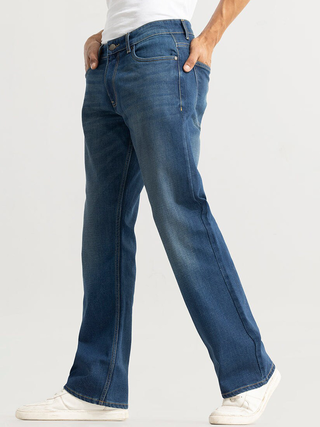 

Snitch Men Blue Bootcut Clean Look Stretchable Jeans