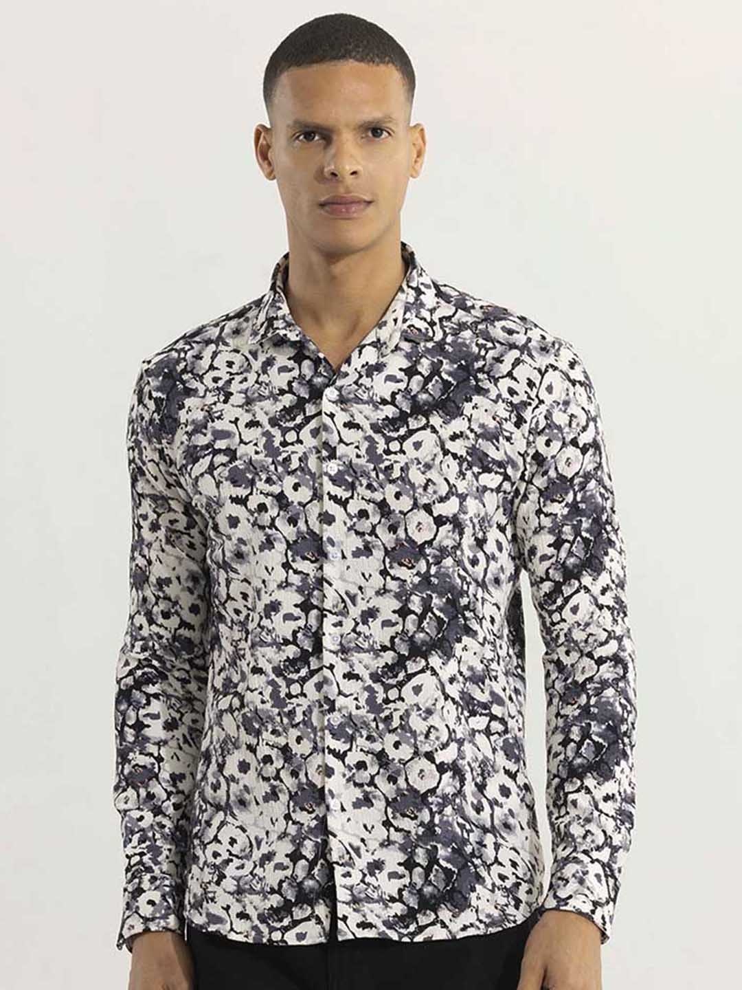 

Snitch White & Grey Classic Slim Fit Abstract Printed Casual Shirt