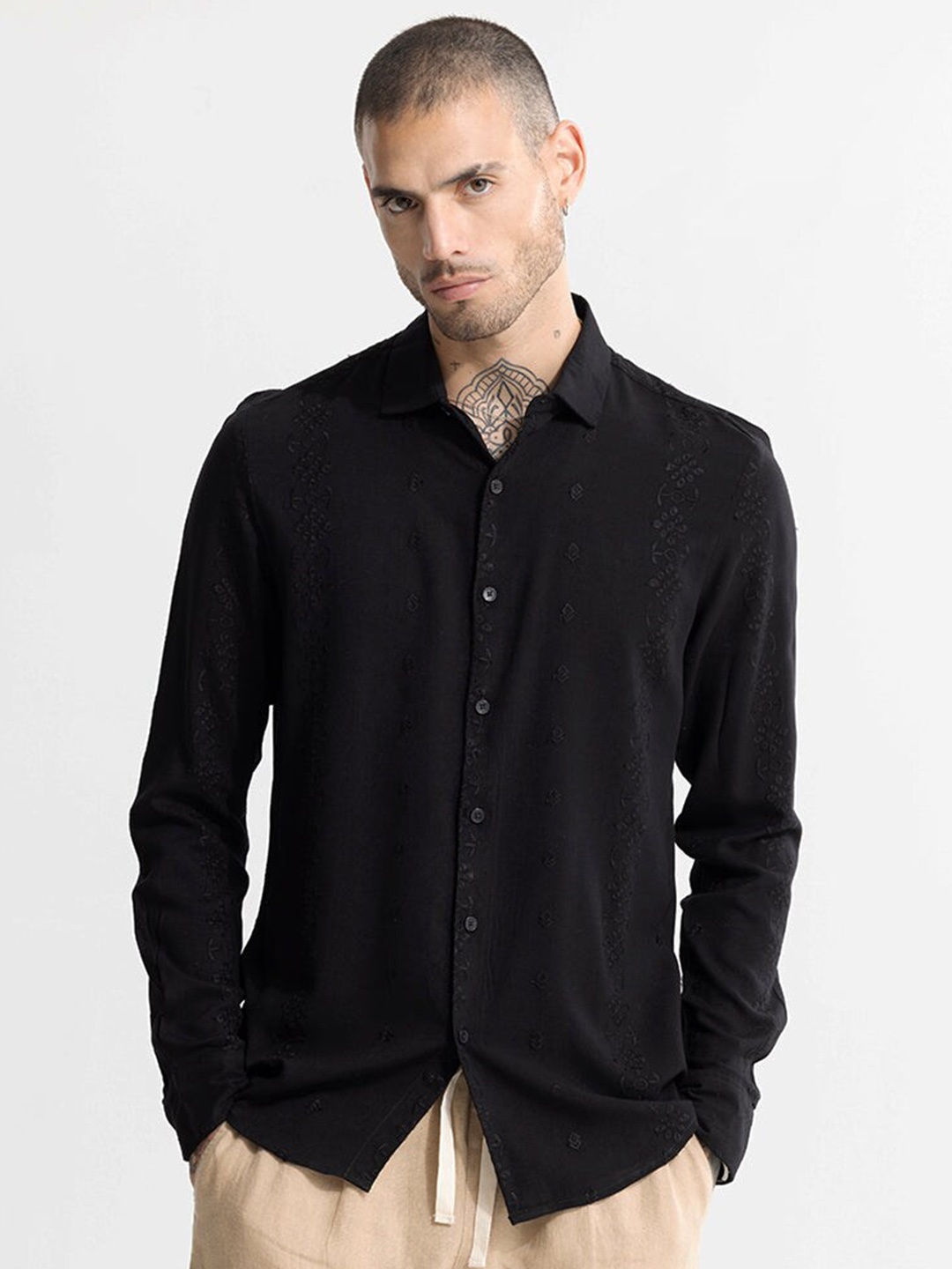 

Snitch Black Classic Slim Fit Floral Embroidered Casual Shirt