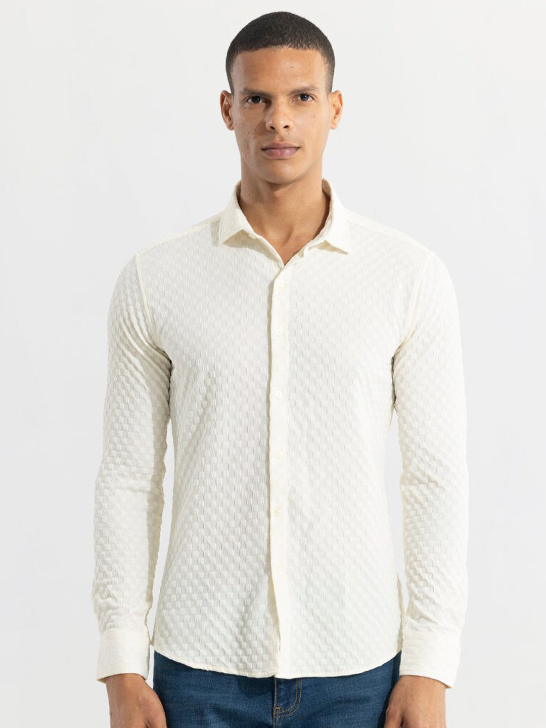 

Snitch Cream-Coloured Classic Slim Fit Self Design Textured Spread Collar Casual Shirt