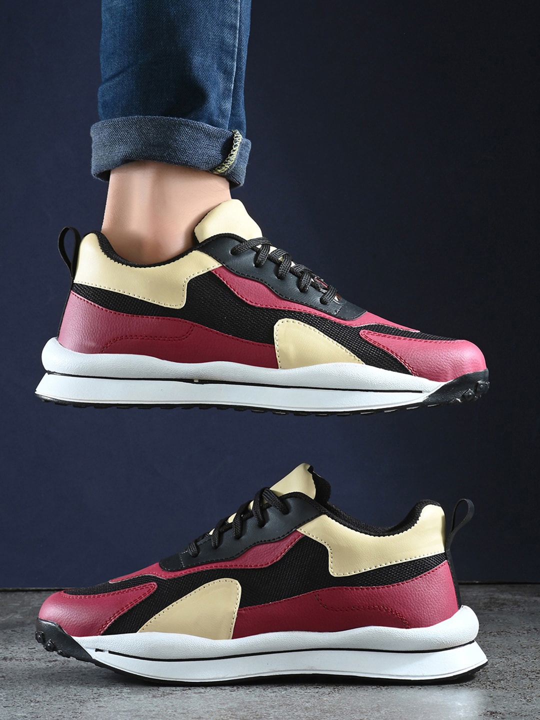 

The Roadster Lifestyle Co. Men Maroon Colourblocked Comfort Insole Lightweight Sneakers