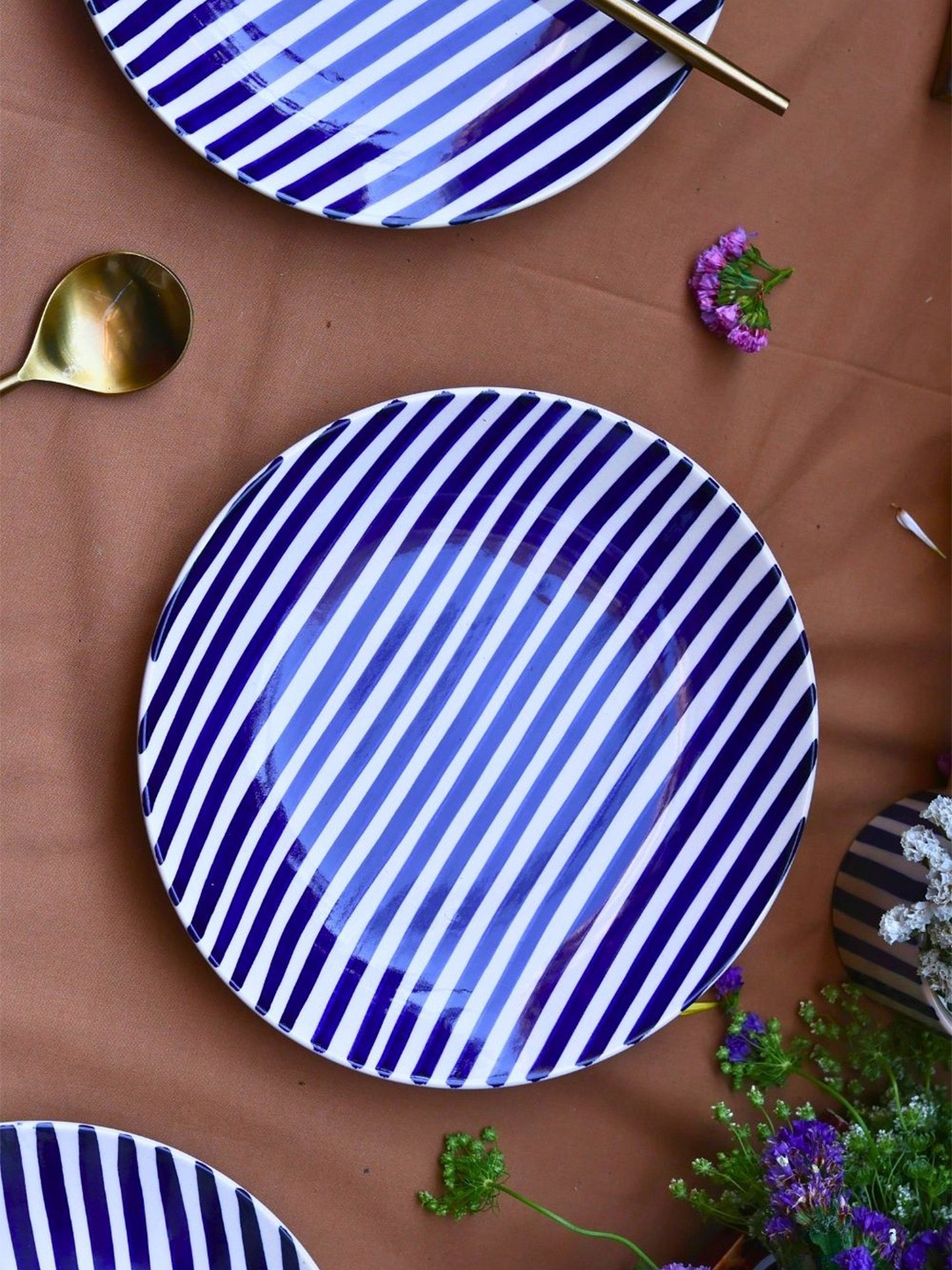 

WEAVING HOMES Blue & White Striped Microwave & Dishwasher Safe Ceramic Plate