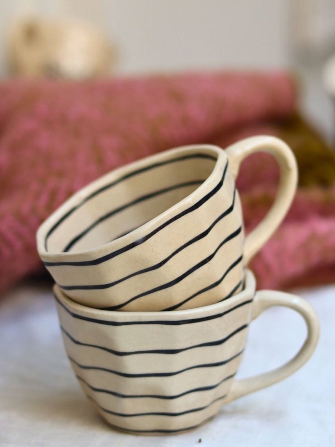 

WEAVING HOMES Black & Beige Painted Ceramic Glossy Mugs 200ml