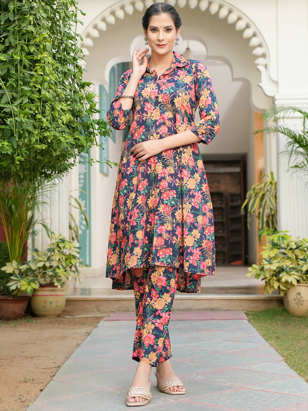 

Vbuyz Blue & Pink Floral Printed A-Line Kurta with Trousers