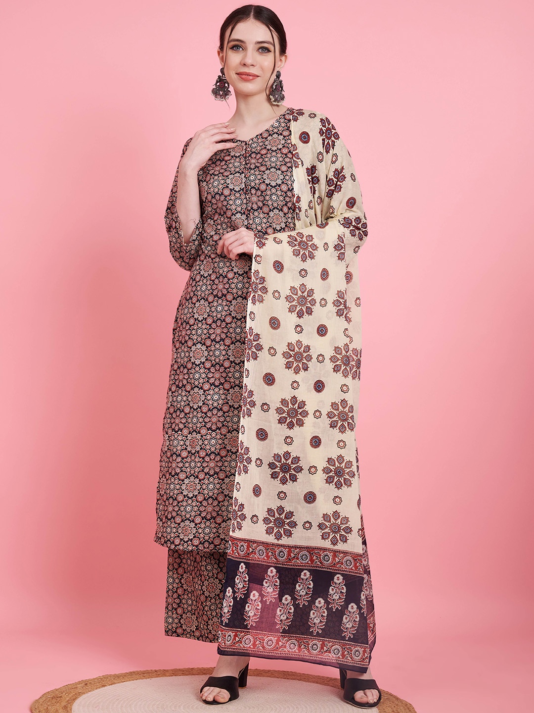 

Vbuyz Black & Red Floral Printed V-Neck Kurta with Palazzos & Dupatta