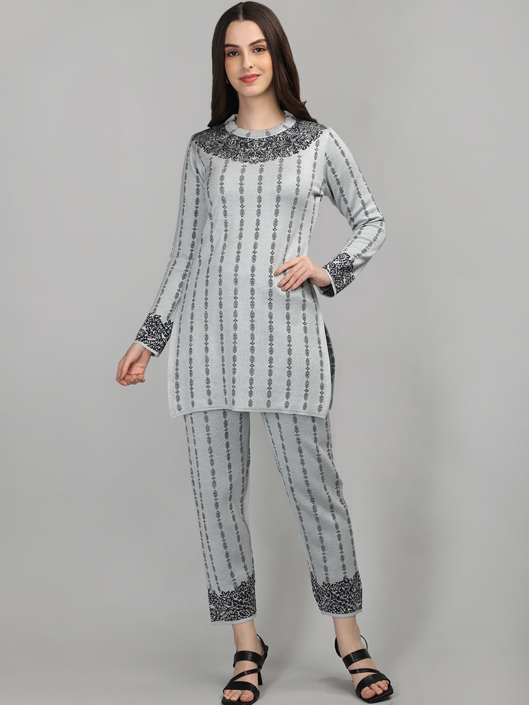 

MIKHAD Ethnic Motifs Self Design Straight Kurti With Trousers, Grey