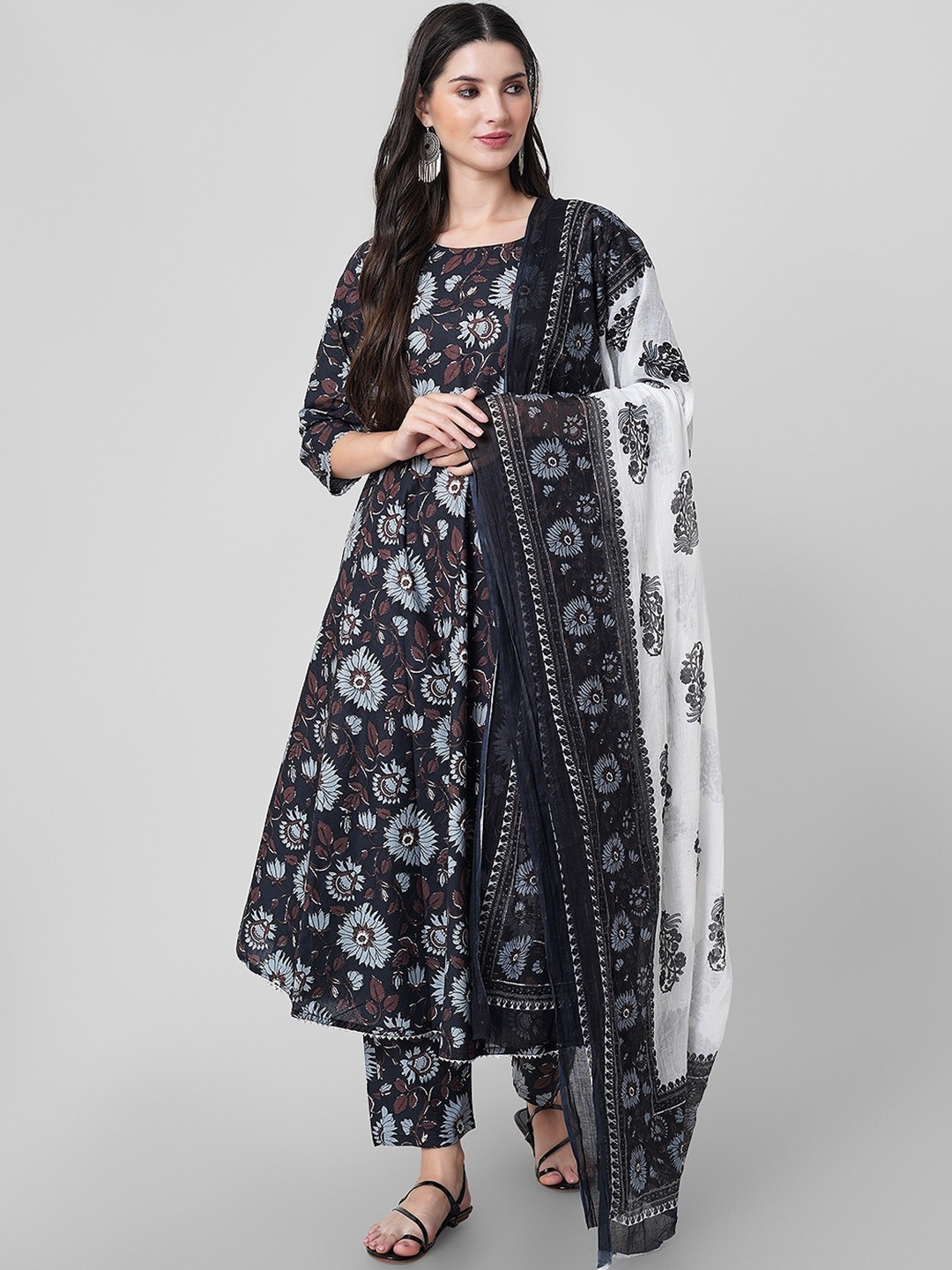 

Arayna Floral Printed Gotta Patti Pure Cotton A-Line Kurta With Palazzo & Dupatta, Black