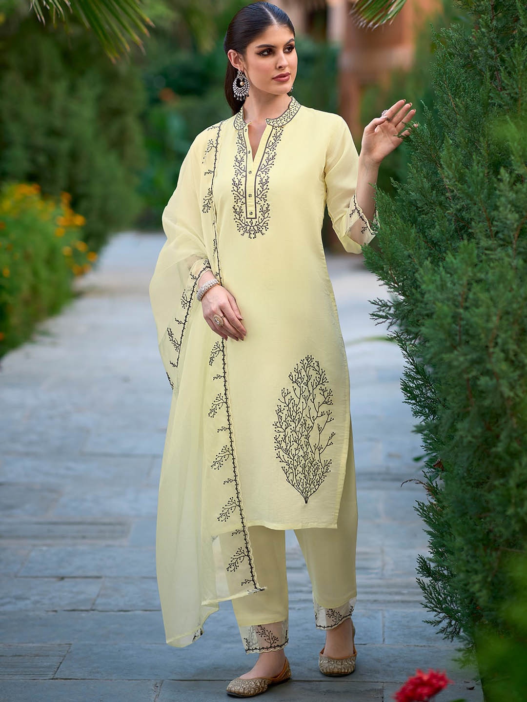 

Indo Era Ethnic Motifs Embroidered Regular Kurta With Trousers & Dupatta, Cream