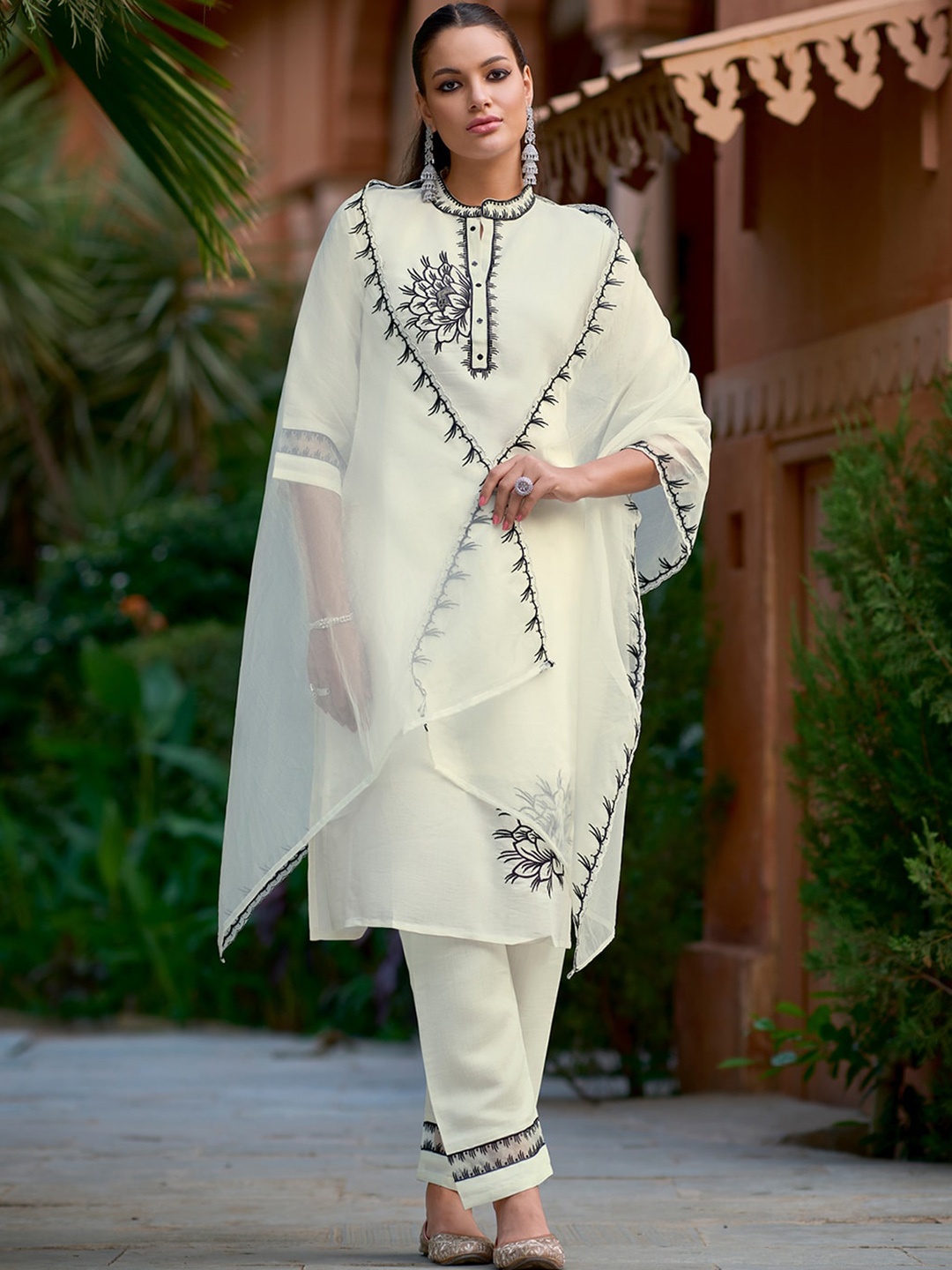 

Indo Era Floral Embroidered Mandarin Collar Straight Kurta with Trousers & Dupatta, Cream