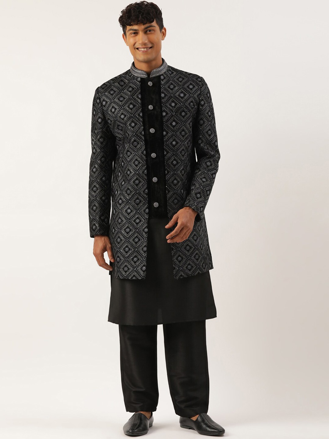 

TheEthnic.Co Embroidered Sherwani Set, Black