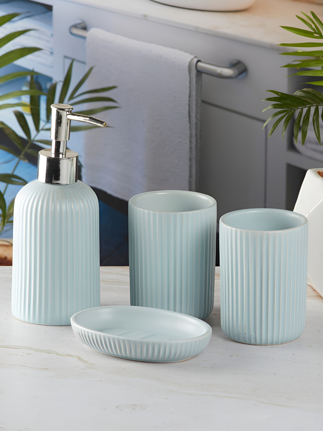 

Kookee Blue 4 pieces Textured Ceramic Bath Accessories Set