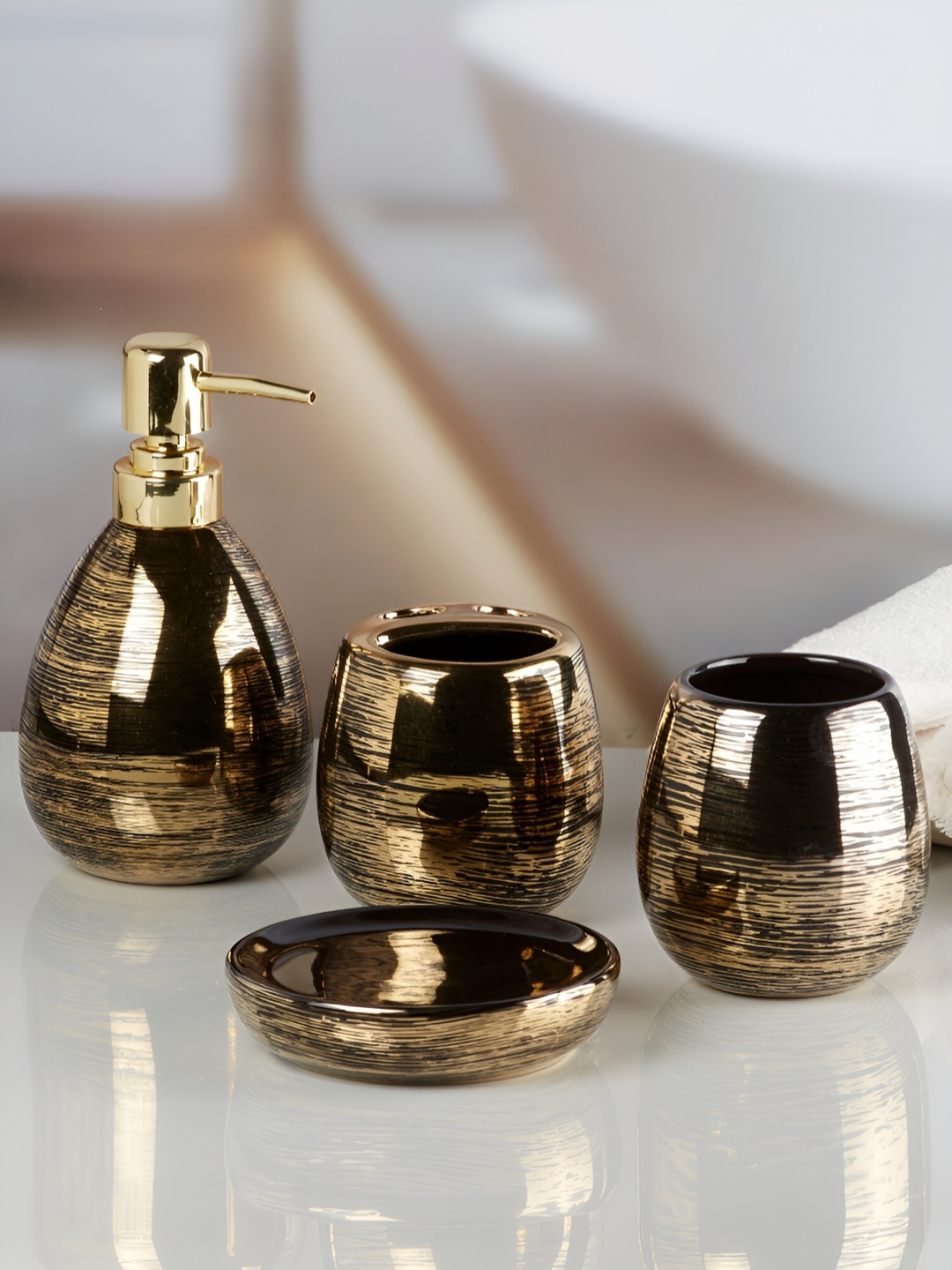 

Kookee Black & Gold 4 pieces Abstract Ceramic Bath Accessories Set