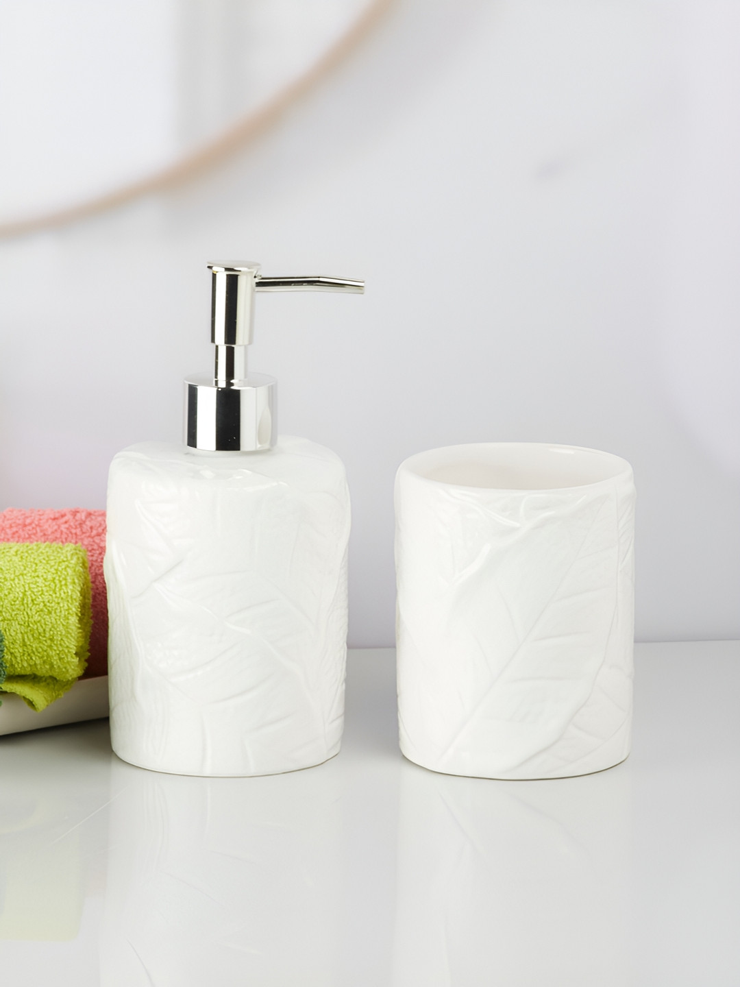 

Kookee White & Silver Toned 2 Pieces Ceramic Abstract Bath Accessories Set
