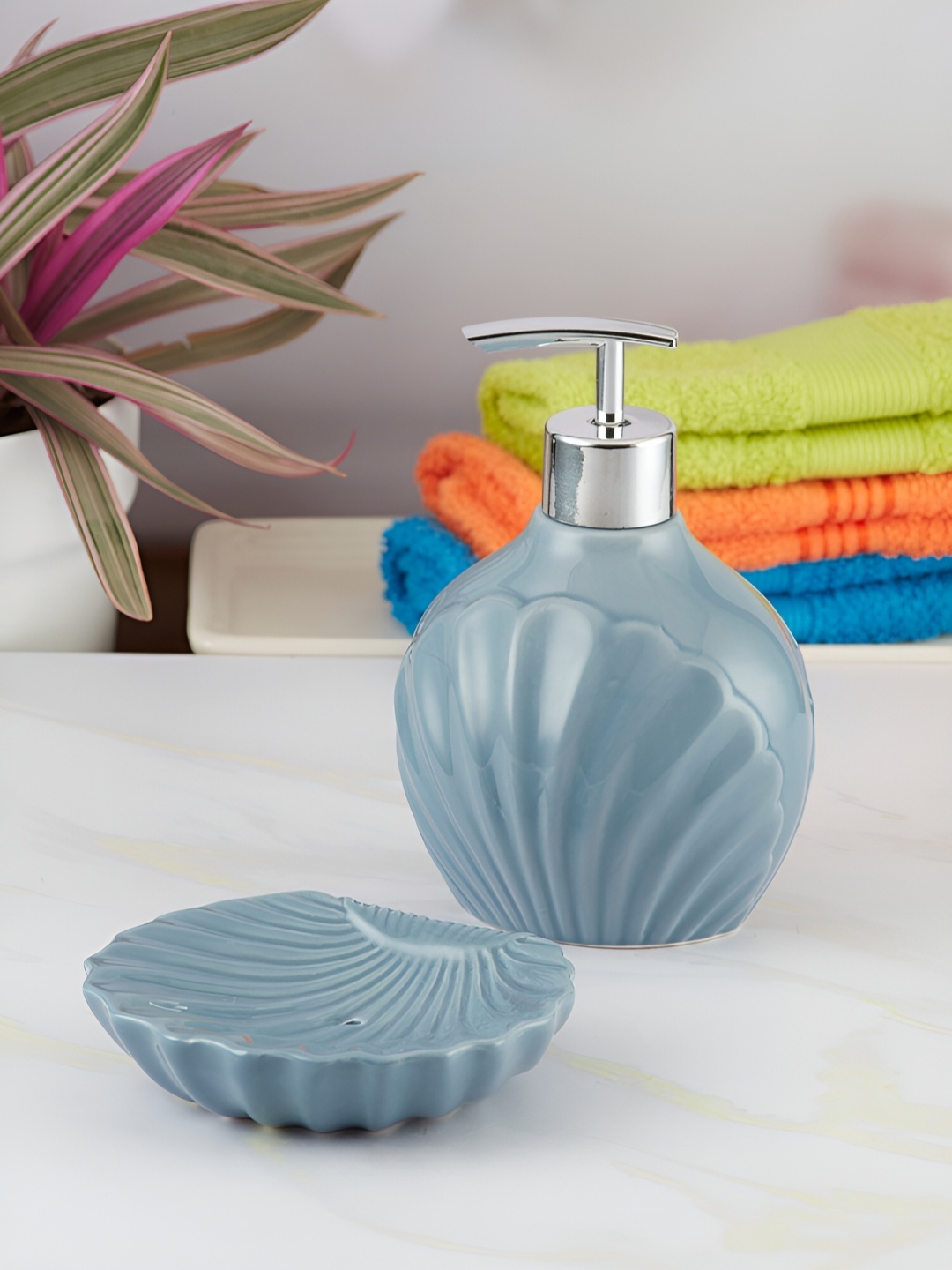 

Kookee Blue 2 piece Abstract Ceramic Bath Accessories Set