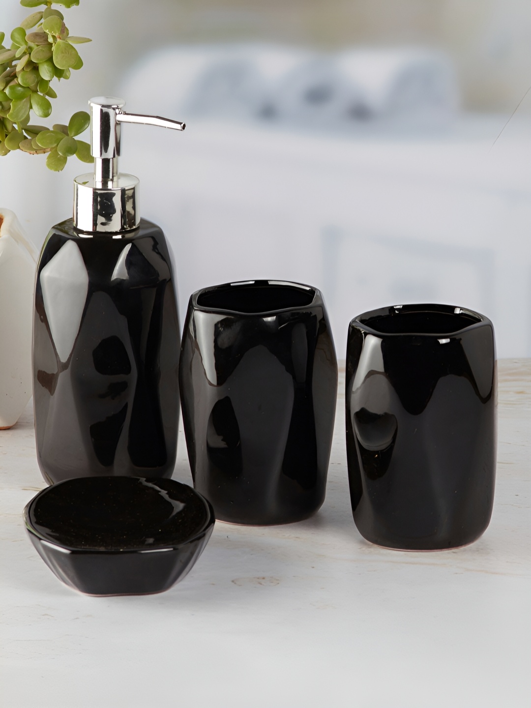 

Kookee Black 4 piece Abstract Ceramic Bath Accessories Set