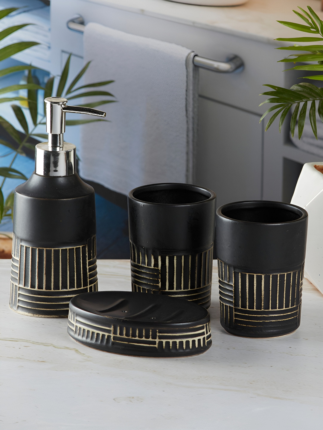 

Kookee Black & Silver Toned 4 Pieces Ceramic Abstract Bath Accessories Set