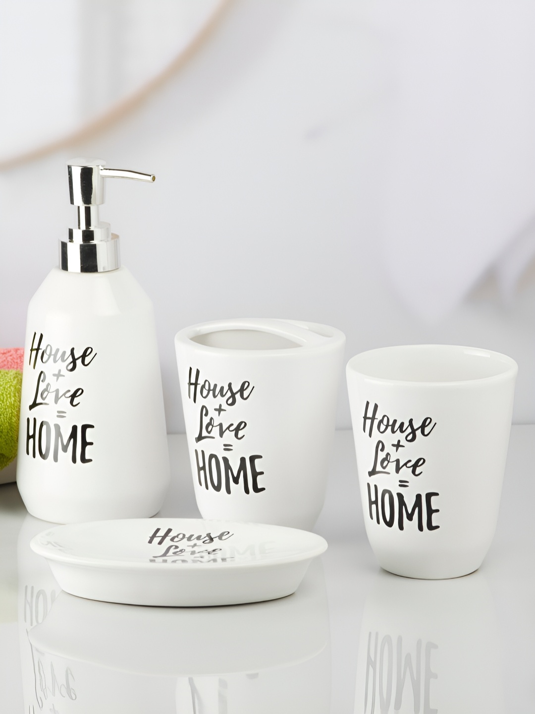 

Kookee White & Black 4 pieces Abstract Ceramic Bath Accessories Set