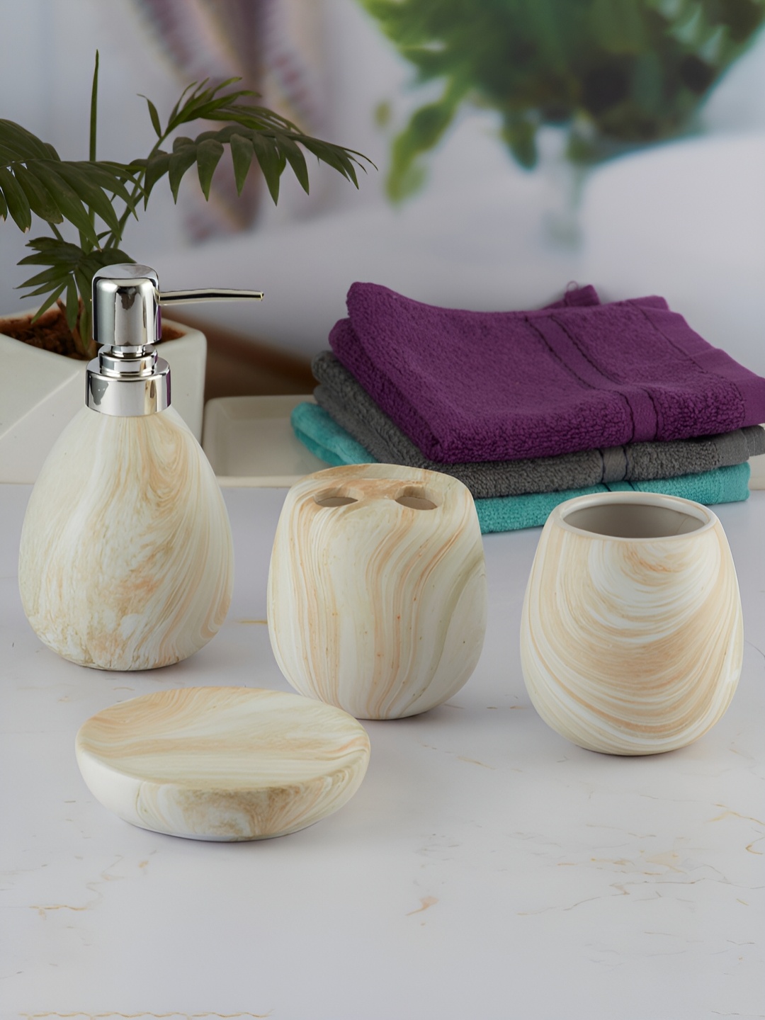 

Kookee Beige 4 pieces Abstract Ceramic Bath Accessories Set